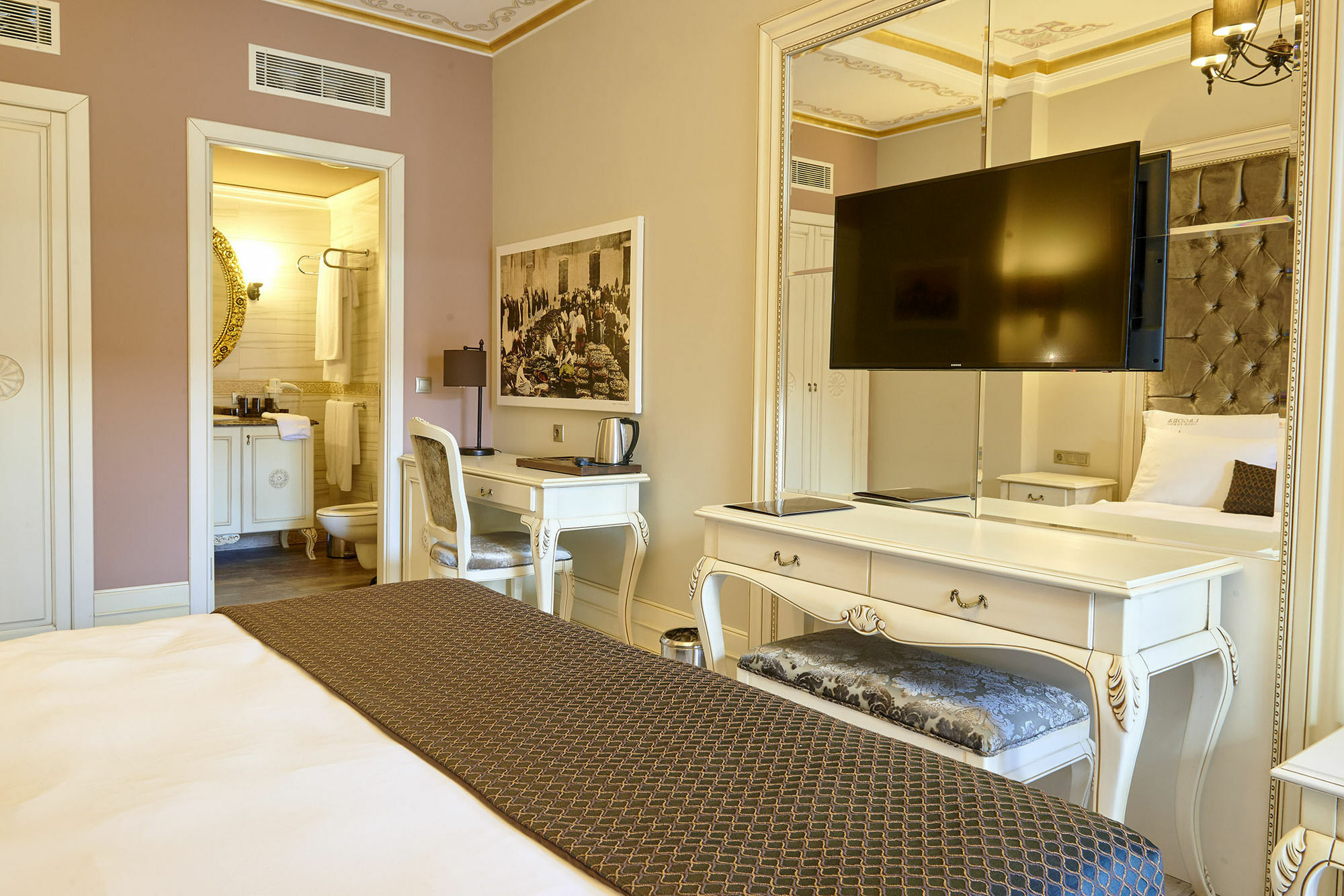 L'agora Old Town Hotel&bazaar 3*