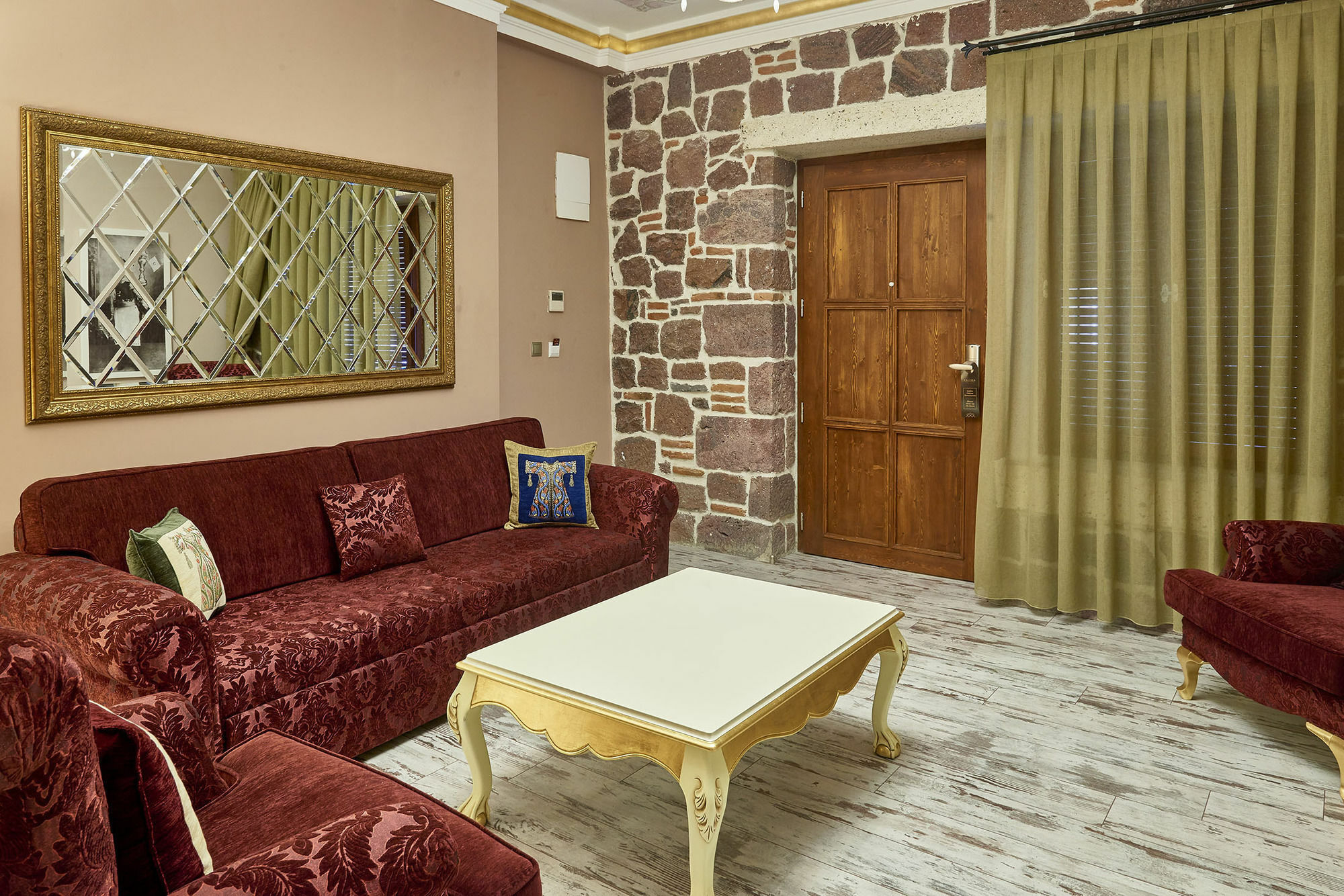 L'agora Old Town & Bazaar Hotel 3*